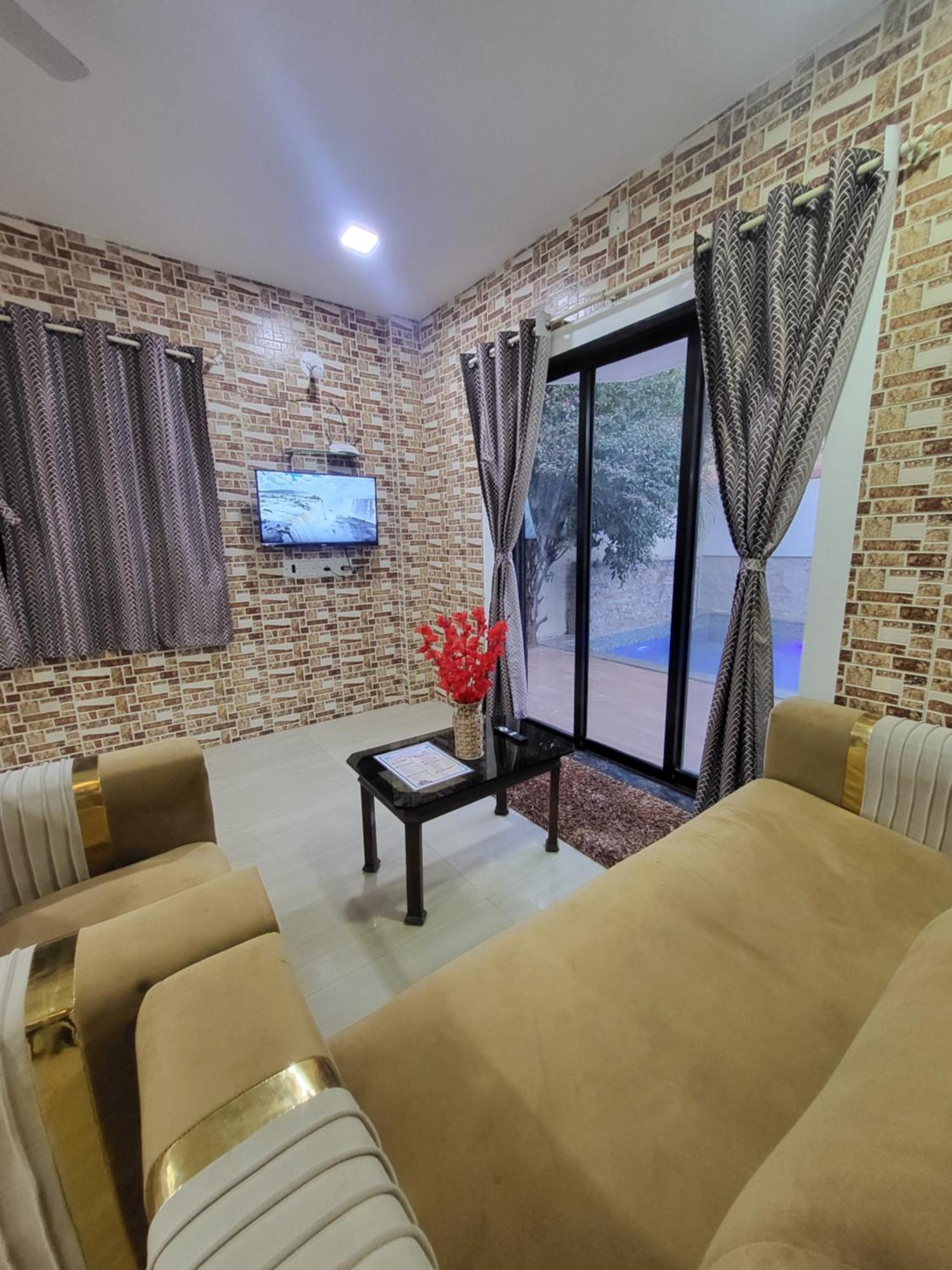 The Perfect Stays Para Disco Big Pool Cricket Turf Villa Лонавала Экстерьер фото