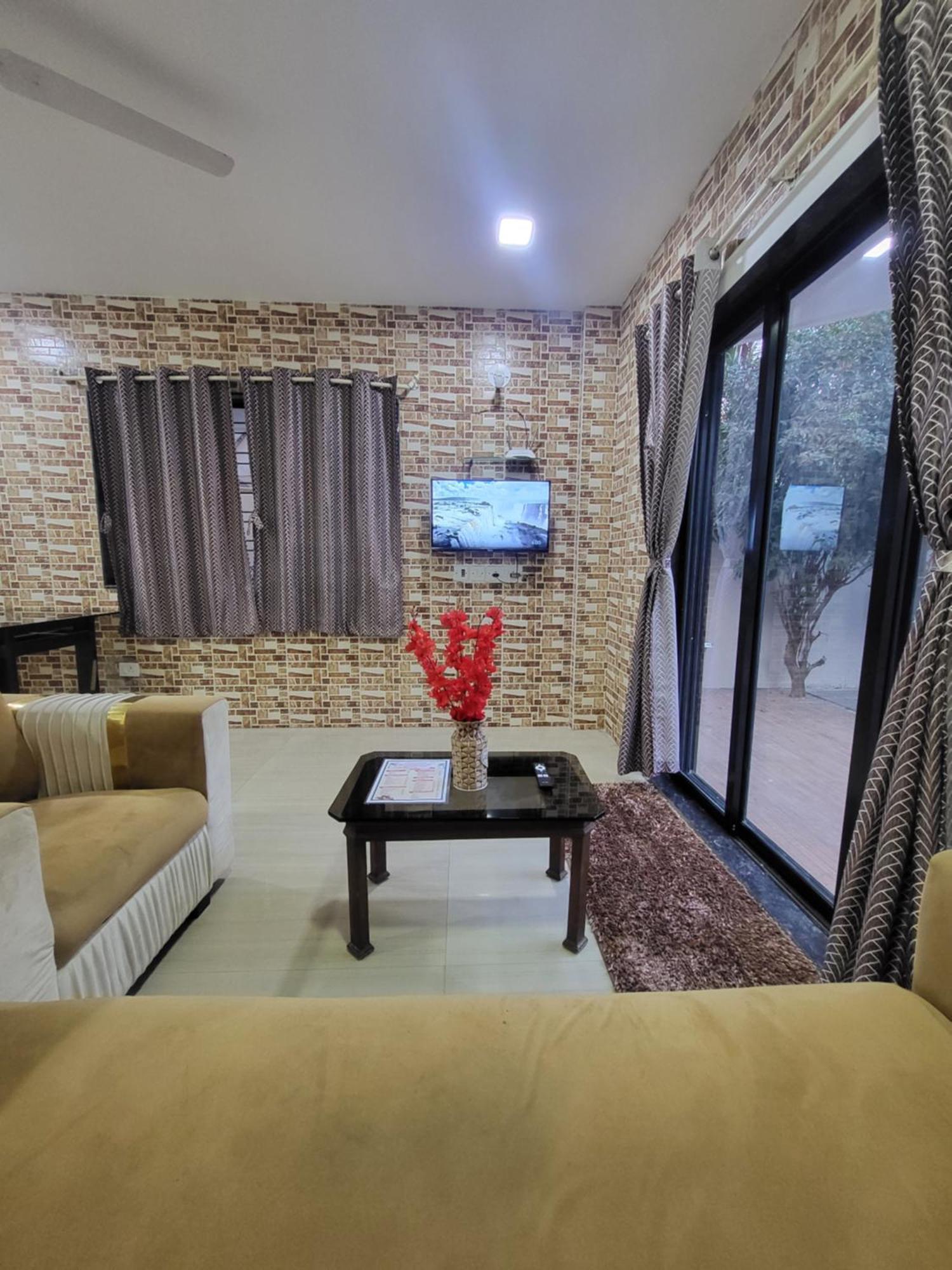 The Perfect Stays Para Disco Big Pool Cricket Turf Villa Лонавала Экстерьер фото