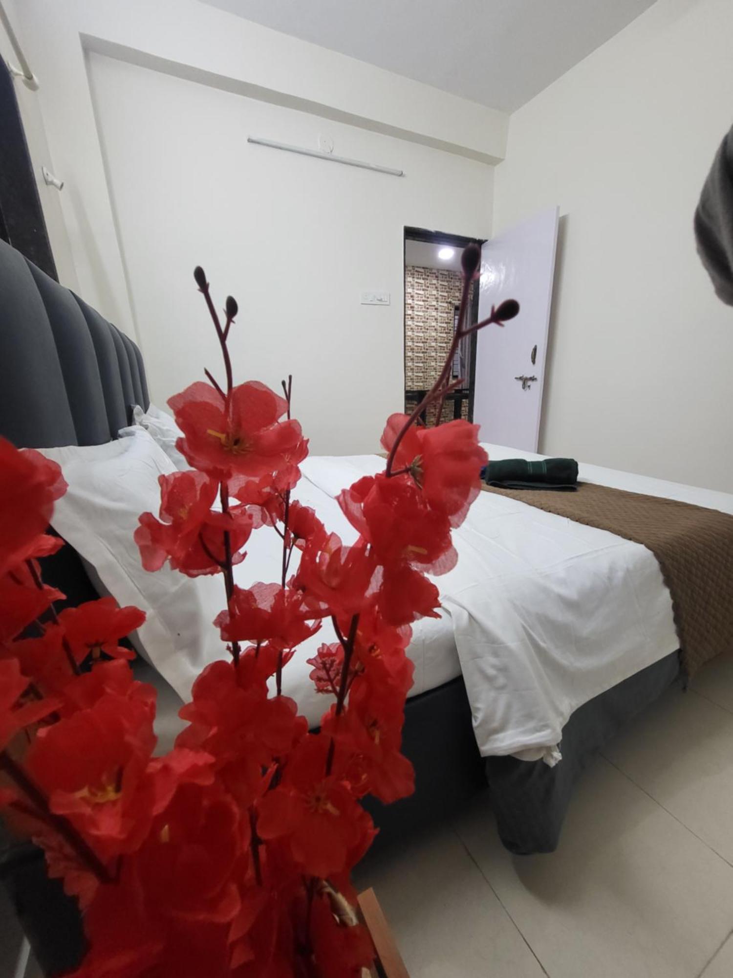 The Perfect Stays Para Disco Big Pool Cricket Turf Villa Лонавала Экстерьер фото