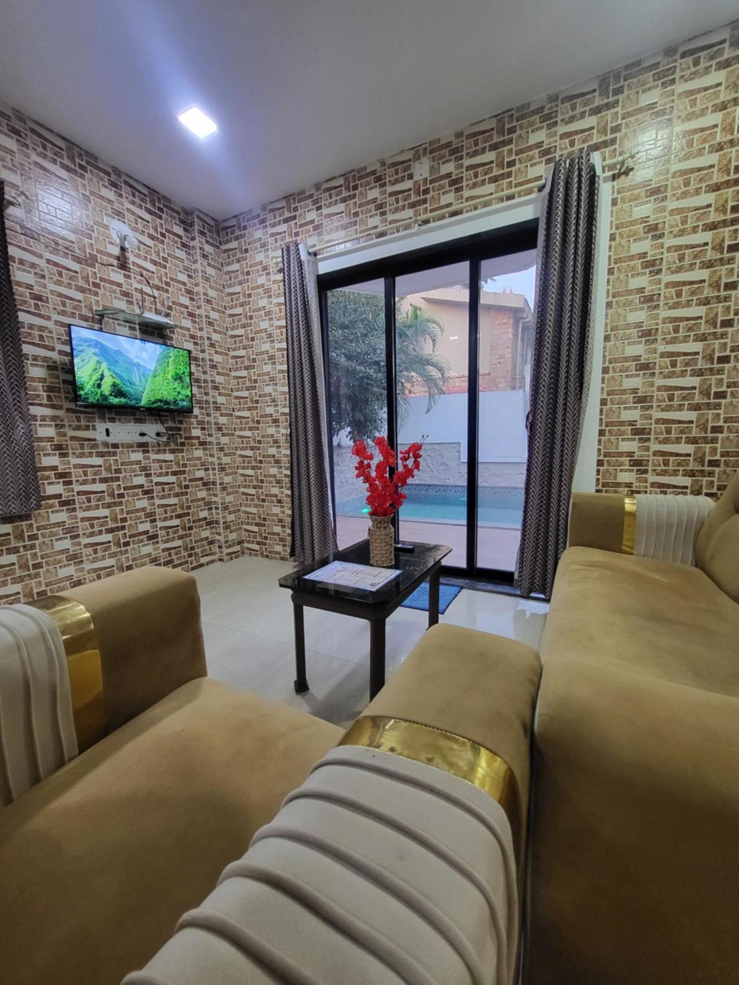 The Perfect Stays Para Disco Big Pool Cricket Turf Villa Лонавала Экстерьер фото