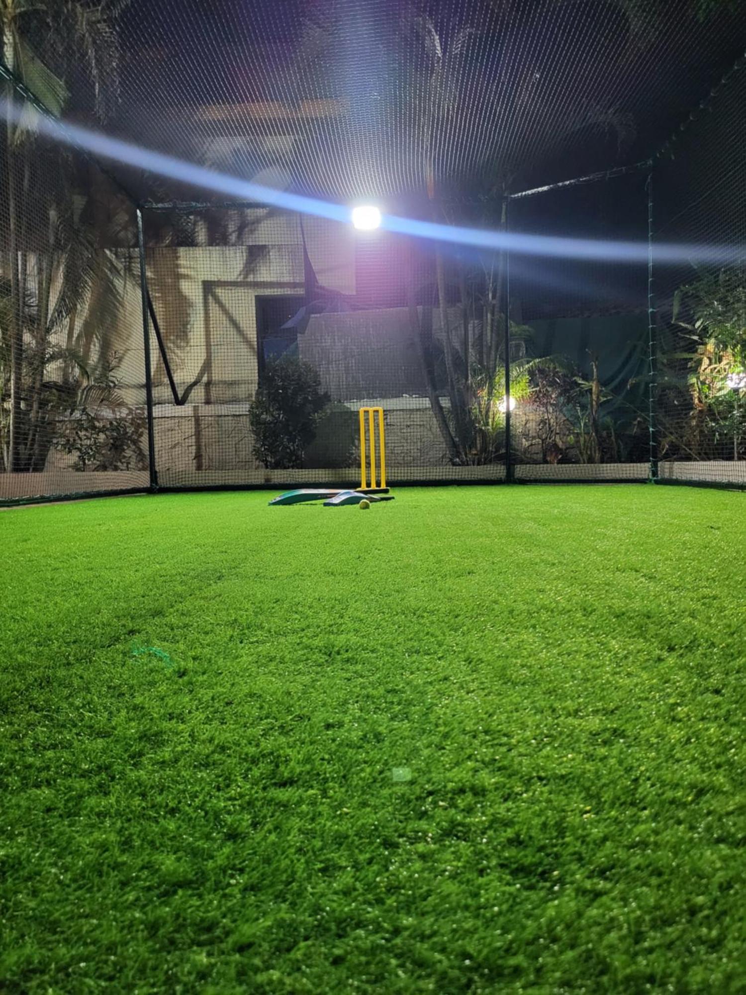 The Perfect Stays Para Disco Big Pool Cricket Turf Villa Лонавала Экстерьер фото