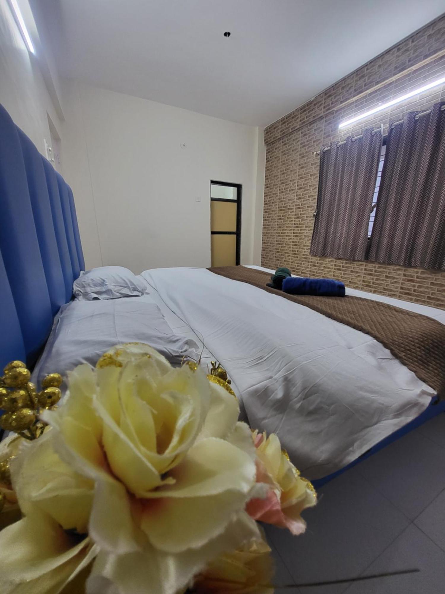 The Perfect Stays Para Disco Big Pool Cricket Turf Villa Лонавала Экстерьер фото